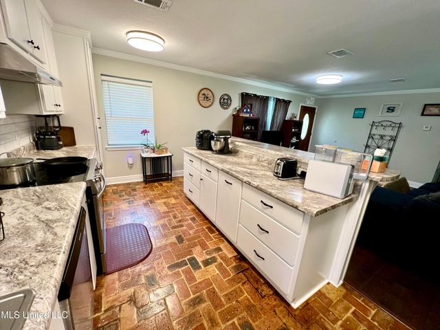 2621 Pintail Road, Moss Point, MS 39562