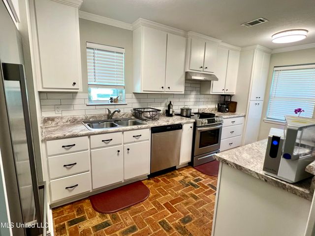 2621 Pintail Road, Moss Point, MS 39562