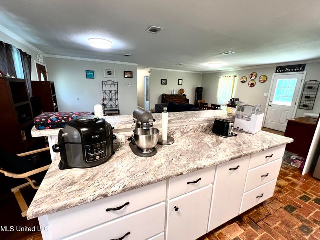 2621 Pintail Road, Moss Point, MS 39562