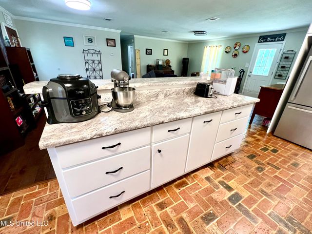 2621 Pintail Road, Moss Point, MS 39562