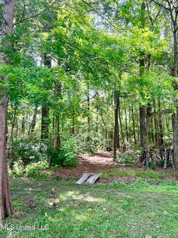 2621 Pintail Road, Moss Point, MS 39562