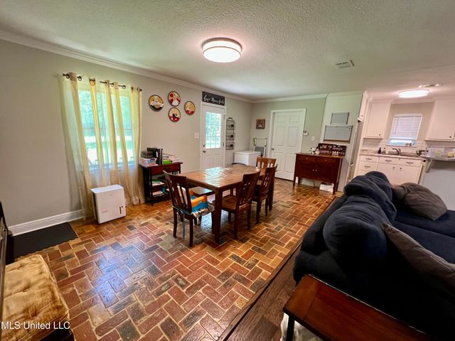 2621 Pintail Road, Moss Point, MS 39562