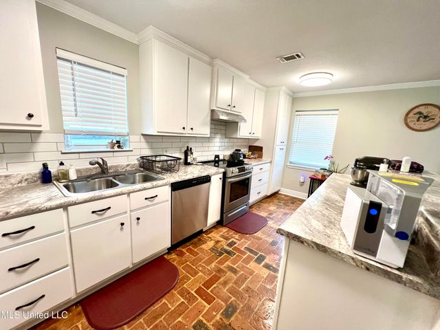 2621 Pintail Road, Moss Point, MS 39562