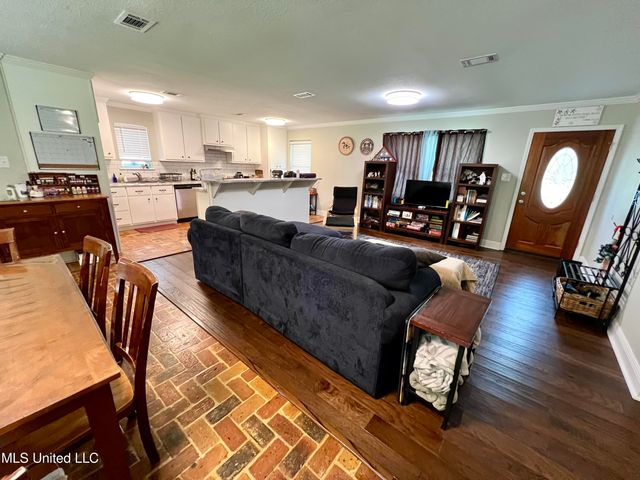 2621 Pintail Road, Moss Point, MS 39562