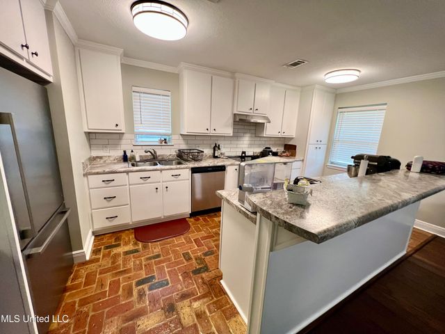 2621 Pintail Road, Moss Point, MS 39562