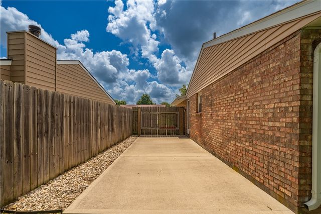 5829 Waynegate Road, Huber Heights, OH 45424