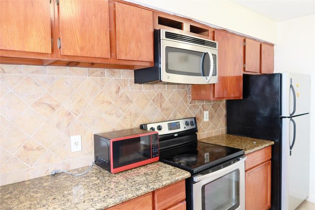 9350 Country Creek Drive 3, Houston, TX 77036