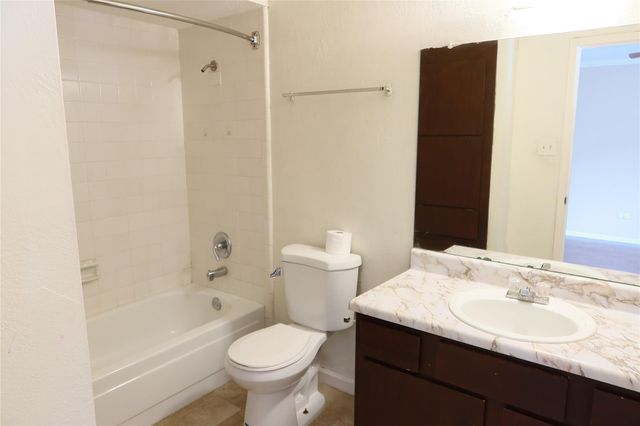 9350 Country Creek Drive 3, Houston, TX 77036