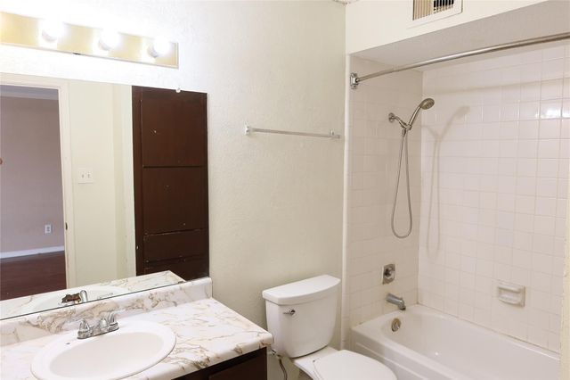 9350 Country Creek Drive 3, Houston, TX 77036