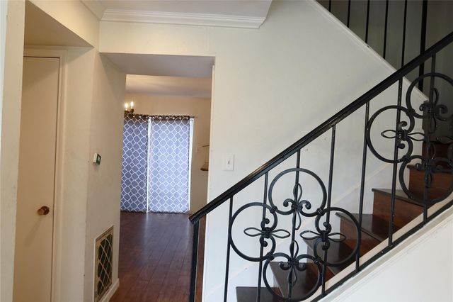 9350 Country Creek Drive 3, Houston, TX 77036