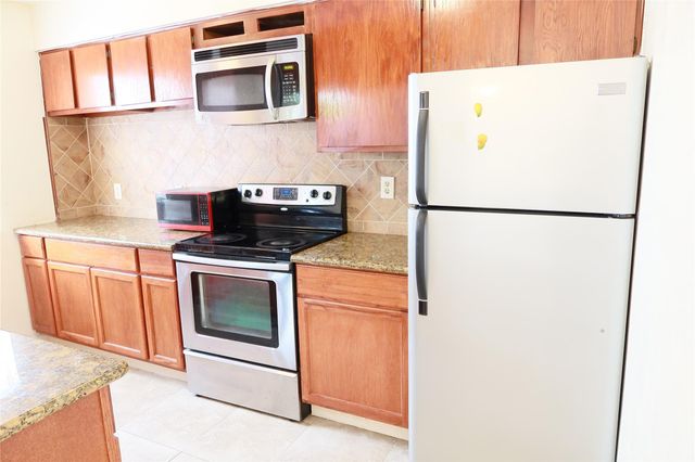 9350 Country Creek Drive 3, Houston, TX 77036