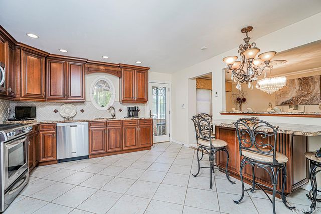 29 S Drum Street, Staten Island, NY 10309