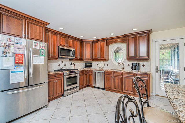 29 S Drum Street, Staten Island, NY 10309