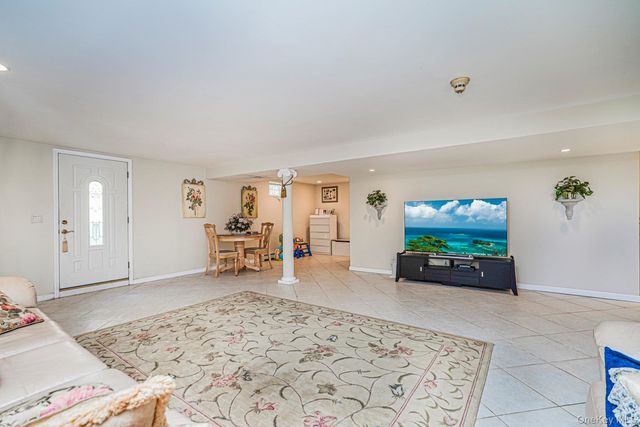 29 S Drum Street, Staten Island, NY 10309