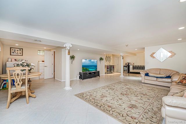 29 S Drum Street, Staten Island, NY 10309