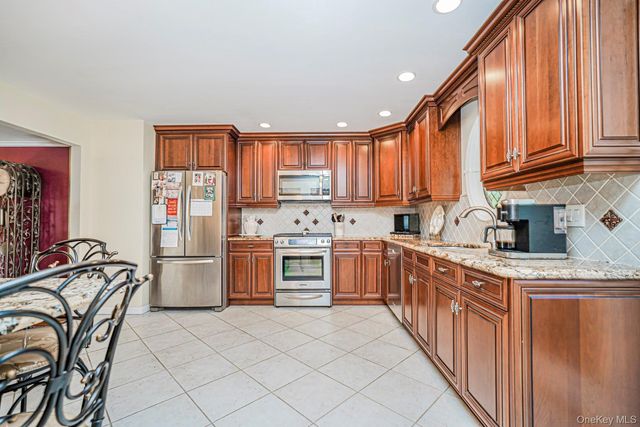 29 S Drum Street, Staten Island, NY 10309