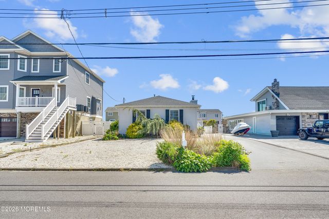 323 Stephan Avenue, Toms River, NJ 08753