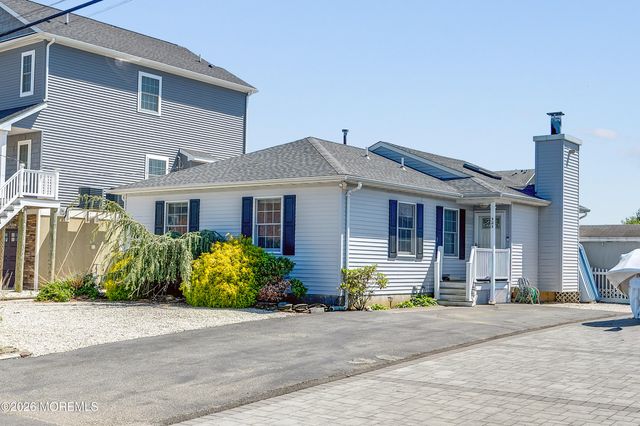 323 Stephan Avenue, Toms River, NJ 08753