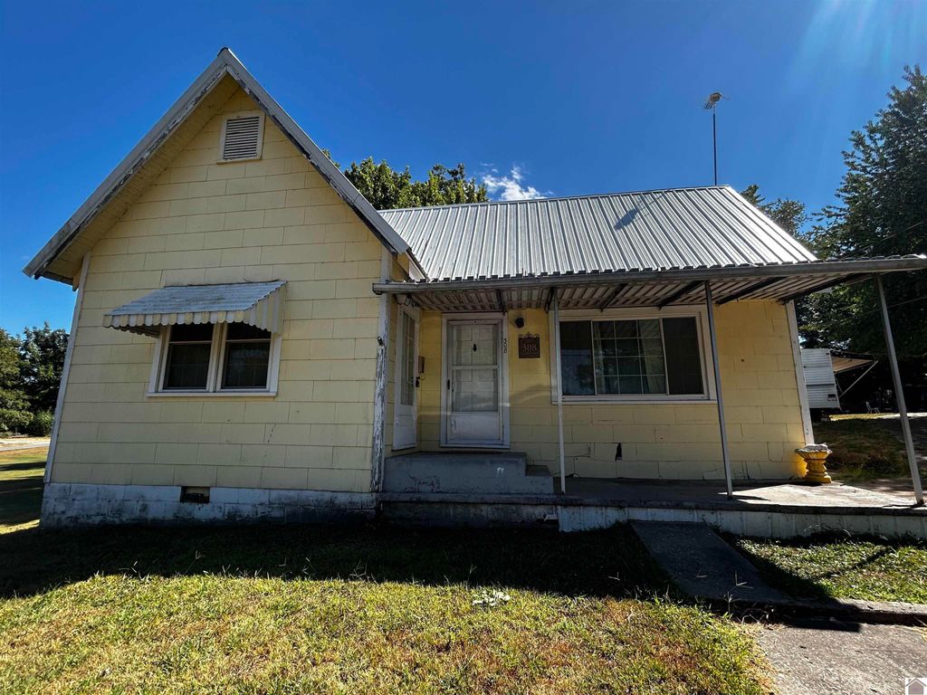 308 E Jackson Street, Clinton, KY 42031