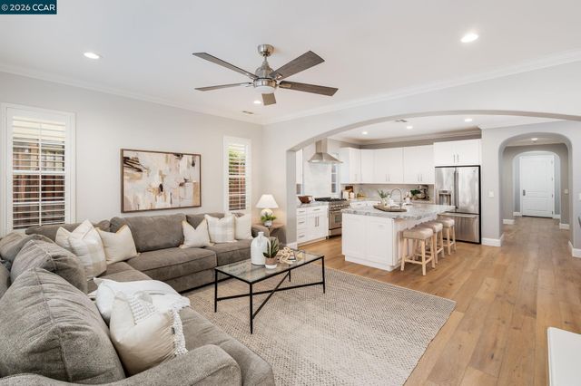 836 Griffon Court, Danville, CA 94506