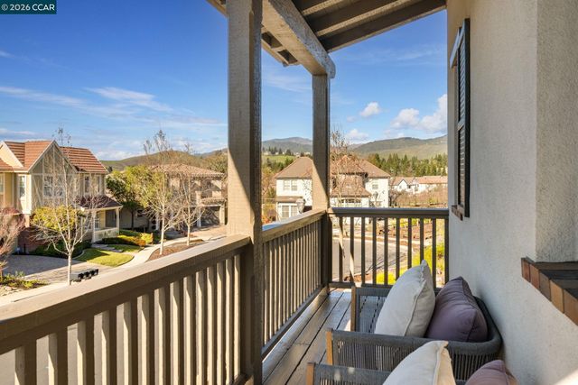 836 Griffon Court, Danville, CA 94506
