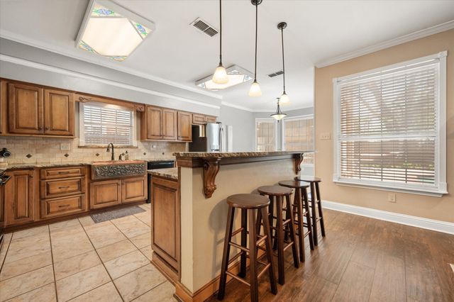 6111 Sandstone Drive, Arlington, TX 76001