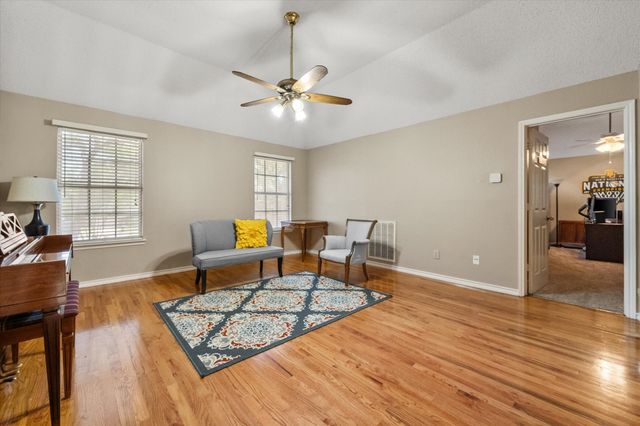 6111 Sandstone Drive, Arlington, TX 76001