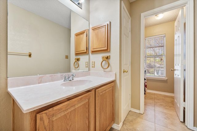 6111 Sandstone Drive, Arlington, TX 76001