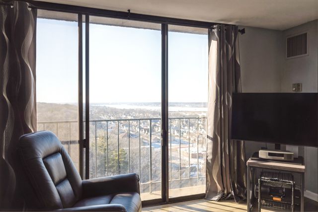 1800 7th Street 11C, East Moline, IL 61244