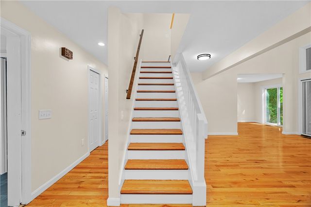 6 Acacia Court, Coventry, RI 02816