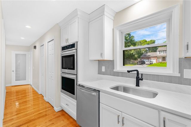 6 Acacia Court, Coventry, RI 02816