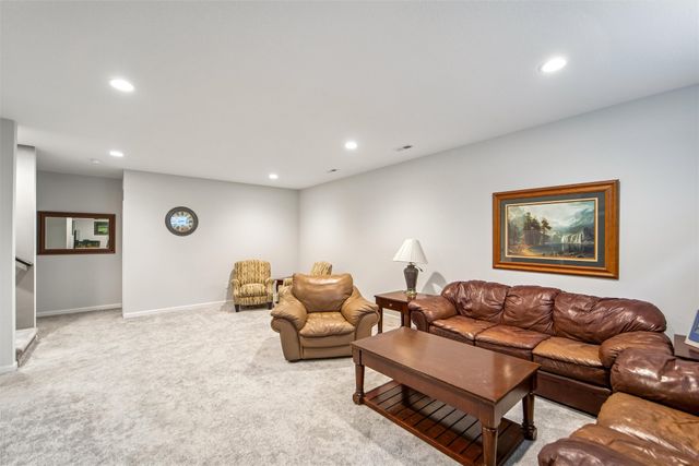 6730 NE 9th Court, Des Moines, IA 50313