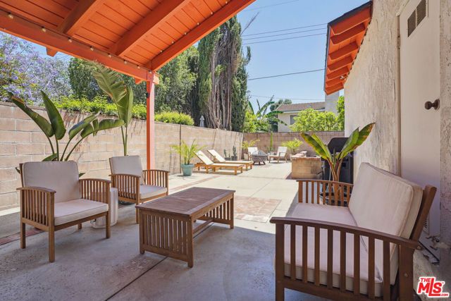 19730 Hatton Street, Winnetka (los Angeles), CA 91306