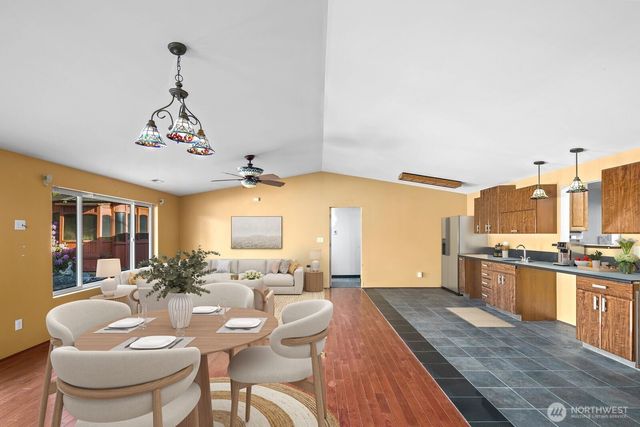 32828 22nd Avenue SW, Federal Way, WA 98023