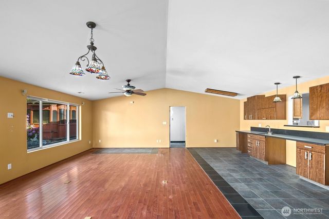 32828 22nd Avenue SW, Federal Way, WA 98023