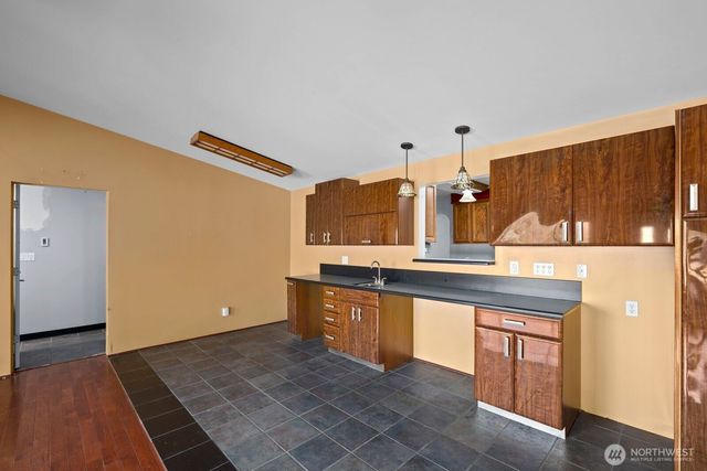32828 22nd Avenue SW, Federal Way, WA 98023