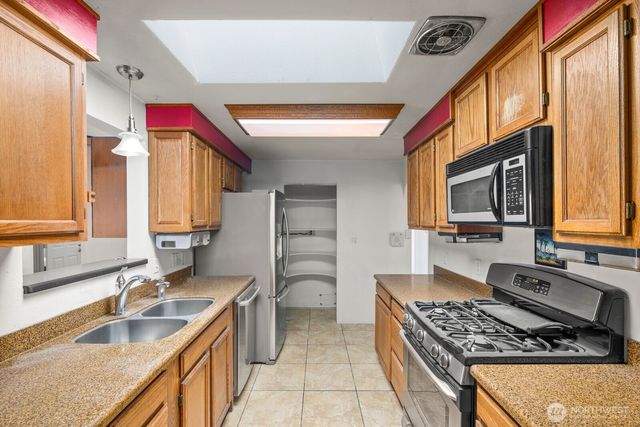 32828 22nd Avenue SW, Federal Way, WA 98023