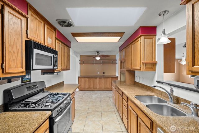 32828 22nd Avenue SW, Federal Way, WA 98023