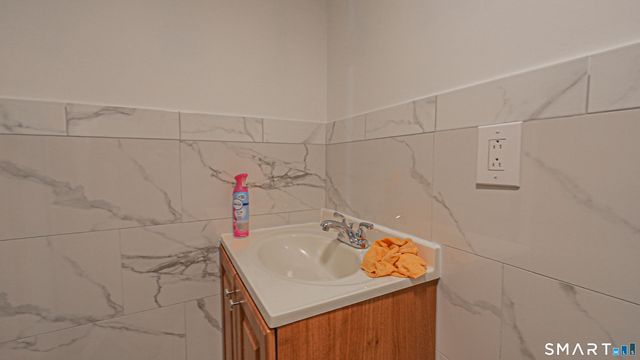 9 Ridge Street, Waterbury, CT 06706