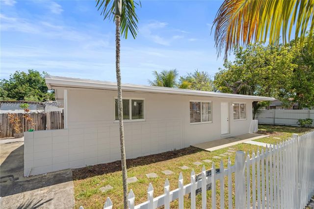 8400 NW 24th Ct, Miami, FL 33147