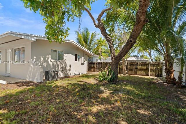 8400 NW 24th Ct, Miami, FL 33147