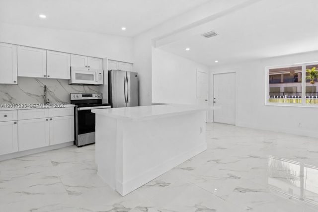 8400 NW 24th Ct, Miami, FL 33147