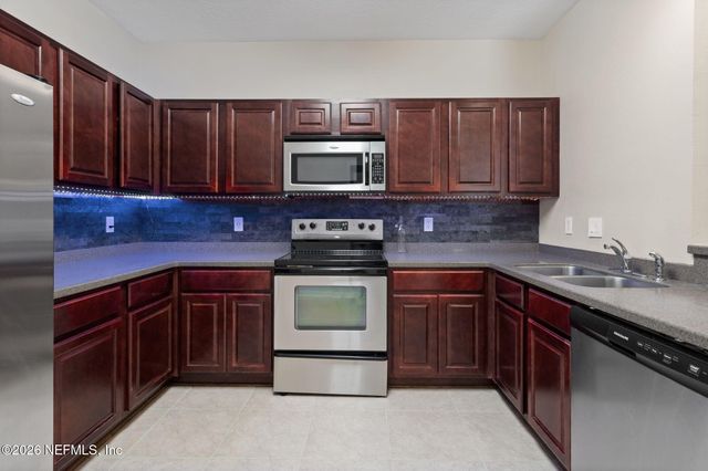 8235 LOBSTER BAY Court 201, Jacksonville, FL 32256