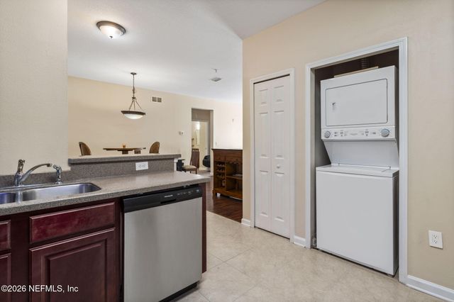 8235 LOBSTER BAY Court 201, Jacksonville, FL 32256