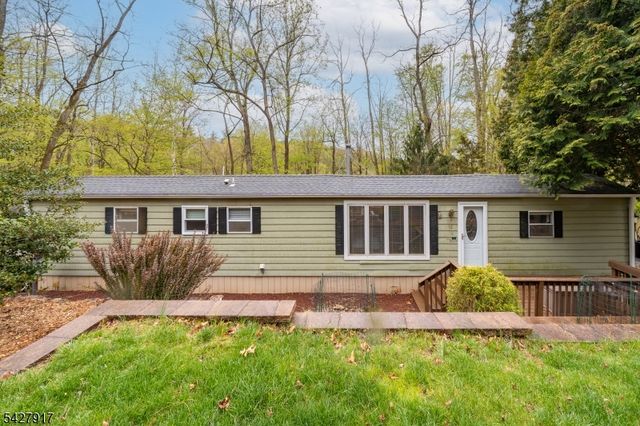 12 Timbercroft Rd, High Bridge Boro, NJ 08829