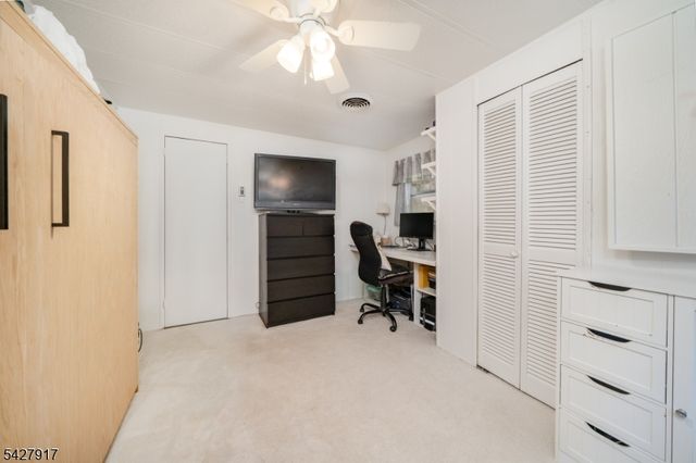 12 Timbercroft Rd, High Bridge Boro, NJ 08829