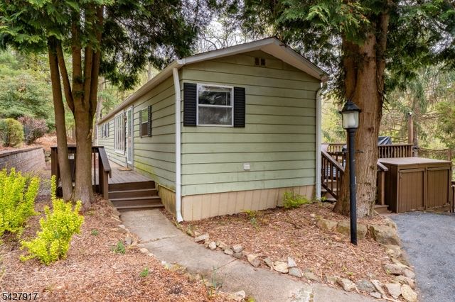 12 Timbercroft Rd, High Bridge Boro, NJ 08829