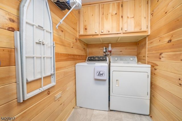12 Timbercroft Rd, High Bridge Boro, NJ 08829