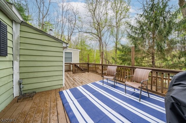 12 Timbercroft Rd, High Bridge Boro, NJ 08829