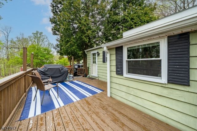 12 Timbercroft Rd, High Bridge Boro, NJ 08829